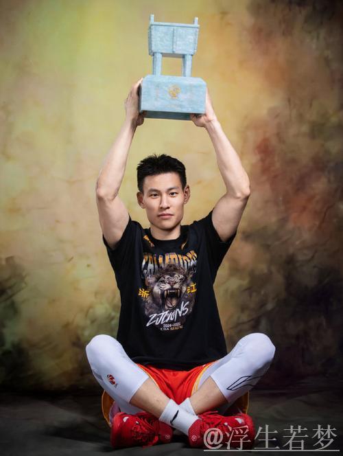 迅猛突破!@林秉圣Nelson 持球突破防线,灵活切入内线,强势造犯规完成2+1! 迅猛突破!@林秉圣Nelson 持球突破防线,灵活切入内线,强势造犯规完成2+1!